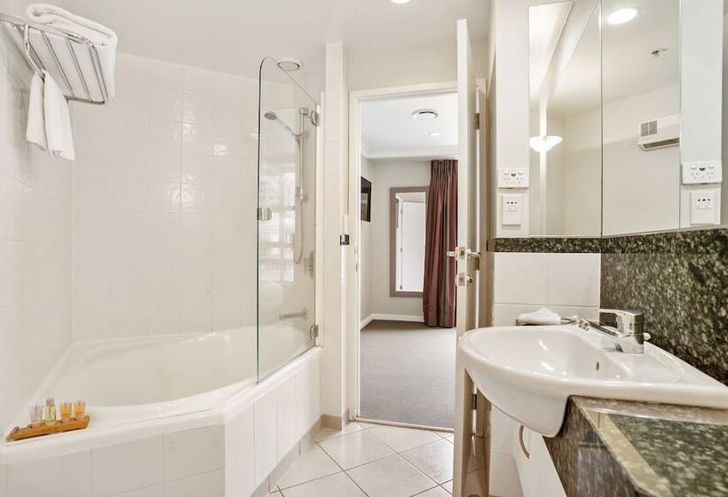 Президентский Люкс, Parkside Hotel & Apartments