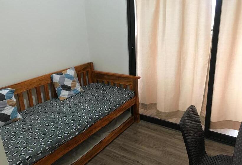آپارتمان 1 خوابه با چشم‌انداز, Rosarich Homestay   Bristle Ridge Residences