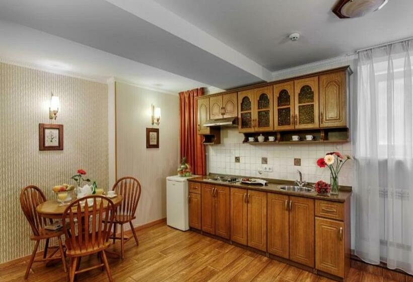 استودیوی استاندارد, Khreschatyk Suites