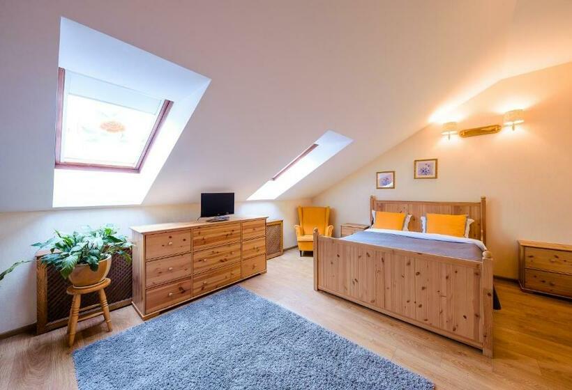 استودیوی استاندارد, Khreschatyk Suites