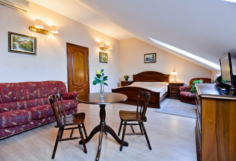 استودیوی استاندارد, Khreschatyk Suites