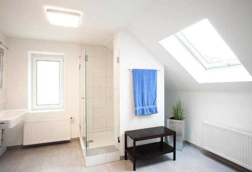 带1个卧室的顶楼公寓, P&g Rooms