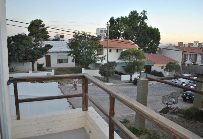 اتاق استاندارد با سرویس بهداشتی مشترک, Ruca Kiñe Hostel
