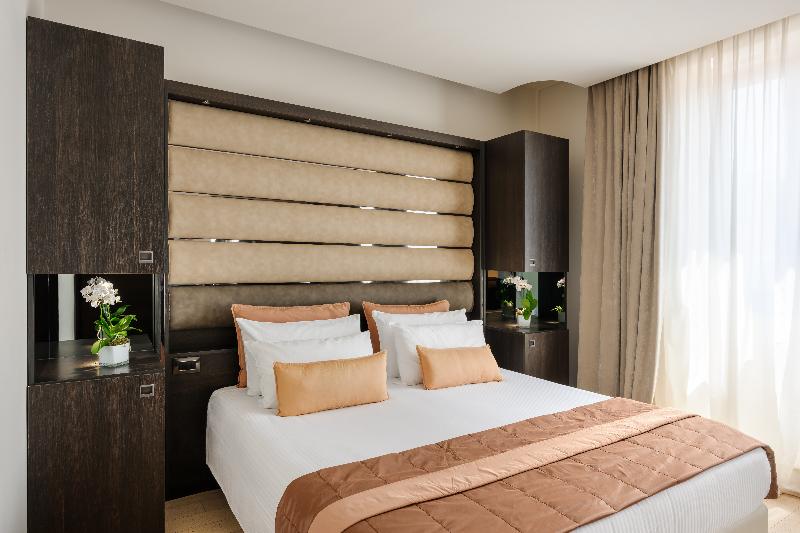 Трехместный Номер Deluxe, Elysee Hyde Park