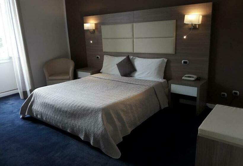 اتاق استاندارد چهار تخته, Grand Hotel & Des Anglais Spa