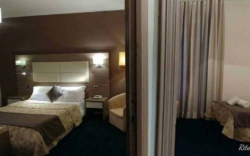 اتاق استاندارد چهار تخته, Grand Hotel & Des Anglais Spa