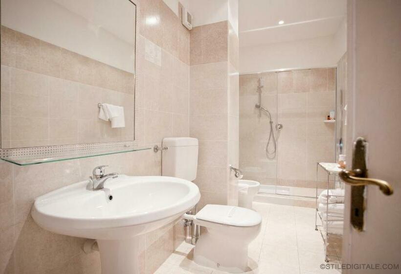 اتاق استاندارد چهار تخته, Grand Hotel & Des Anglais Spa