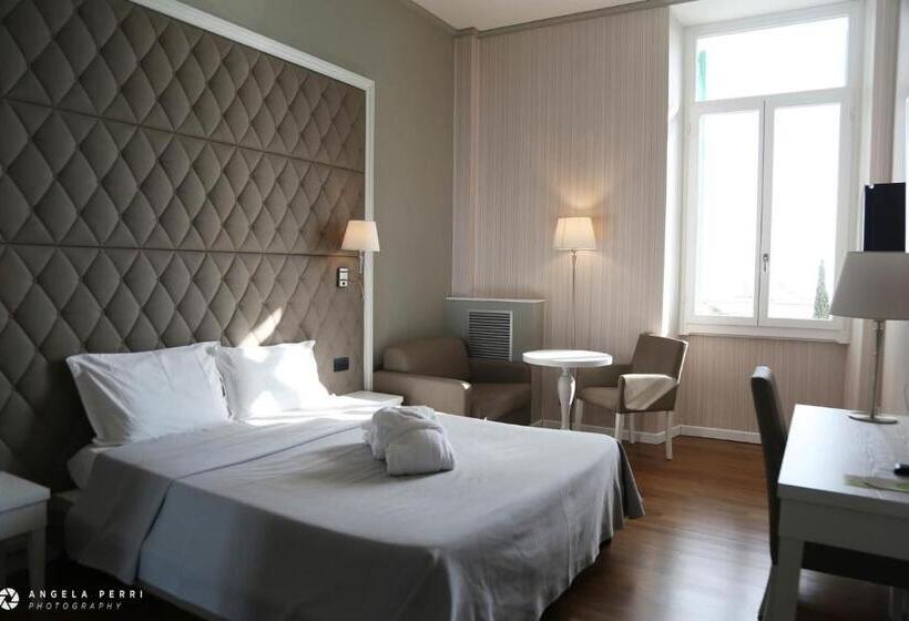اتاق استاندارد یک نفره با چشم‌انداز دریا, Grand Hotel & Des Anglais Spa