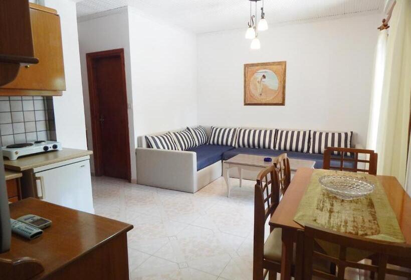 Family flat with pool view, Pilalidis