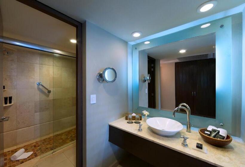 اتاق لوکس با چشم‌انداز استخر, Hard Rock Hotel Vallarta All Inclusive