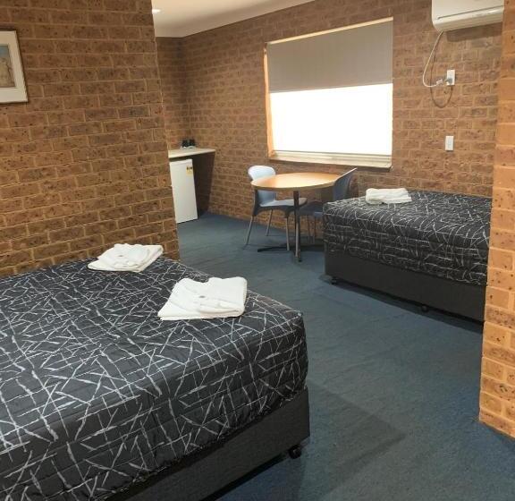 带2个卧室的套房, Colonial Motor Inn