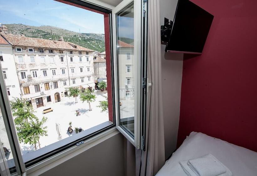 اتاق استاندارد یک نفره, Boutique Hotel Bura 45n