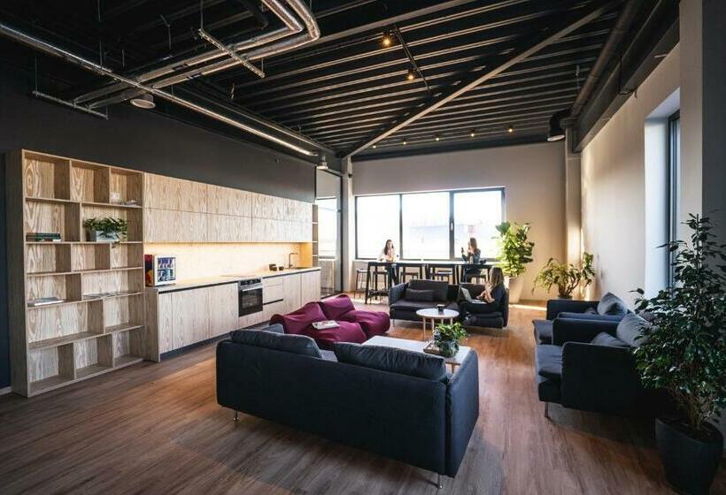 اتاق استاندارد, Light House Coliving