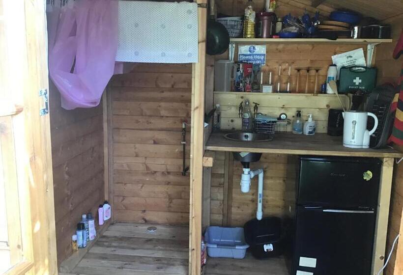 چادر با خدمات رفاهی استاندارد, Willow Barn