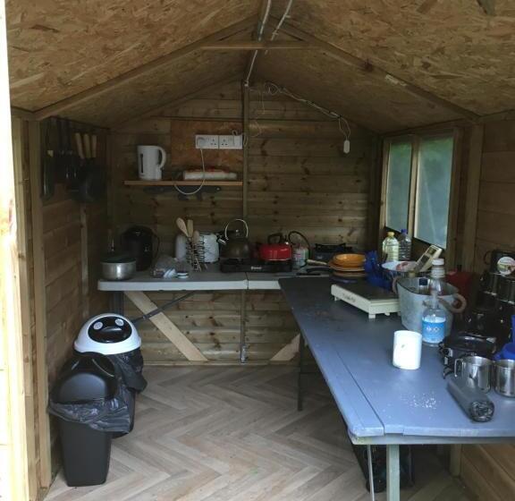 چادر با خدمات رفاهی استاندارد, Willow Barn