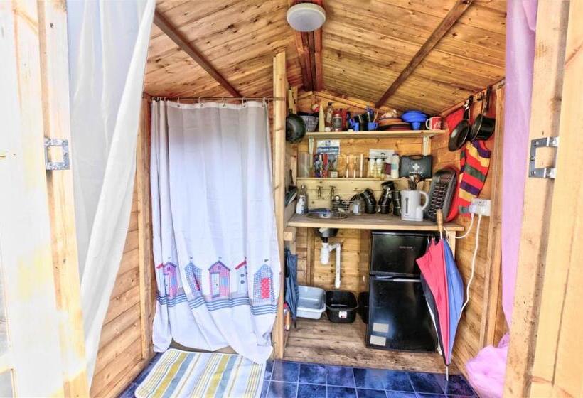 چادر با خدمات رفاهی استاندارد, Willow Barn