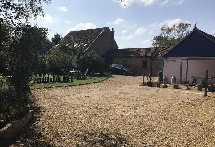 اتاق خانوادگی, Willow Barn