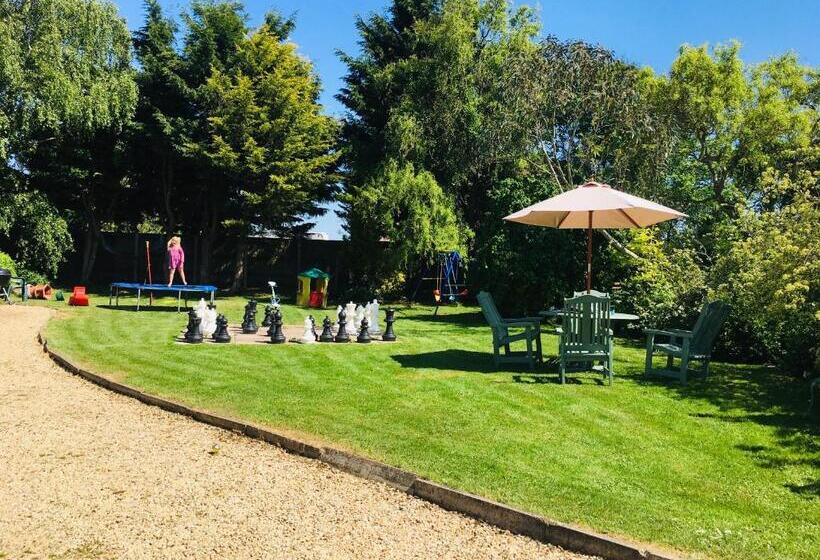 چادر با خدمات رفاهی استاندارد, Willow Barn