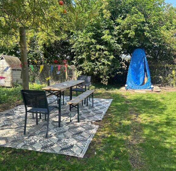 چادر با خدمات رفاهی استاندارد, Willow Barn