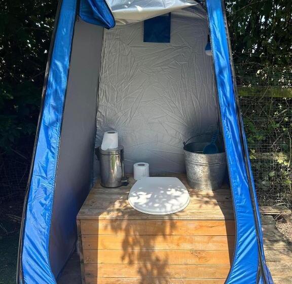 چادر با خدمات رفاهی استاندارد, Willow Barn