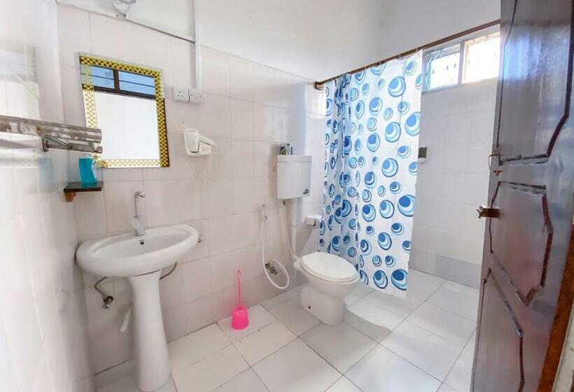 اتاق لوکس با تخت بزرگ, Max Hotel Nungwi