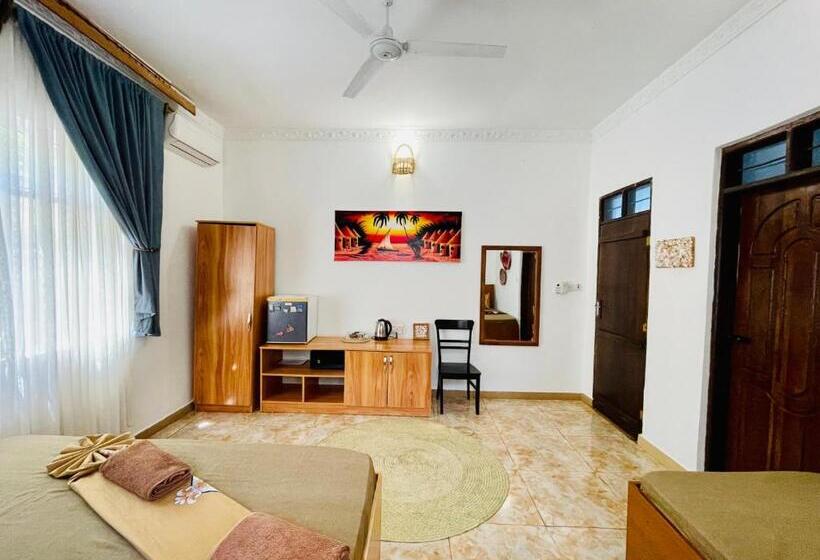 اتاق لوکس سه تخته, Max Hotel Nungwi