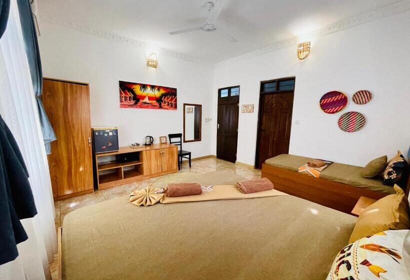 اتاق لوکس سه تخته, Max Hotel Nungwi