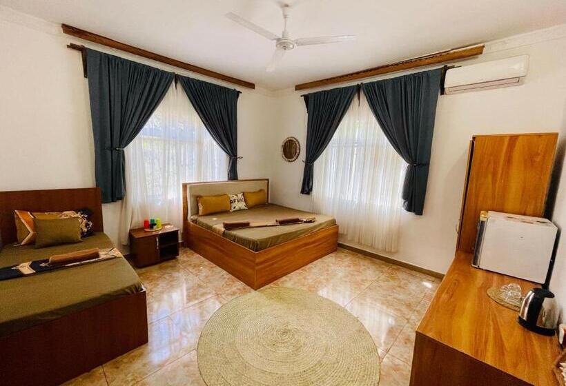 اتاق لوکس سه تخته, Max Hotel Nungwi