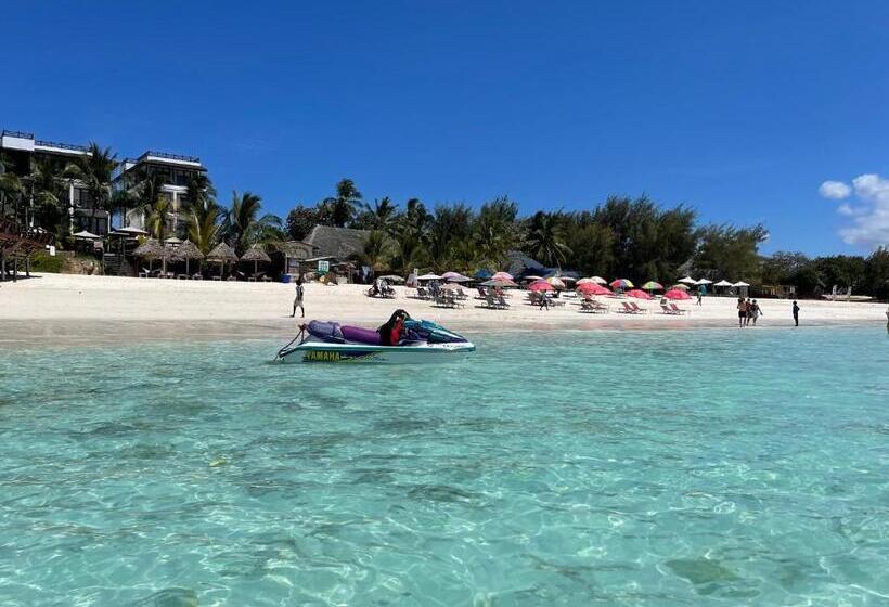 اتاق لوکس با تخت بزرگ, Max Hotel Nungwi