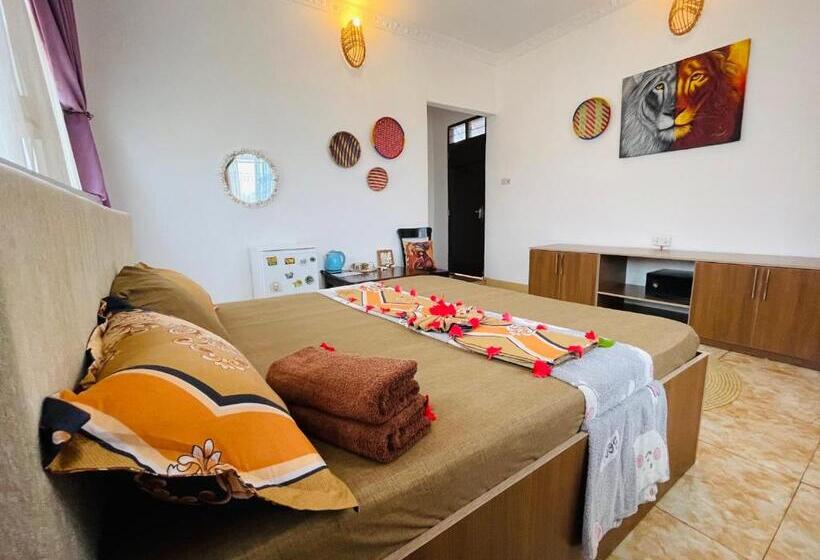 اتاق لوکس با تخت بزرگ, Max Hotel Nungwi
