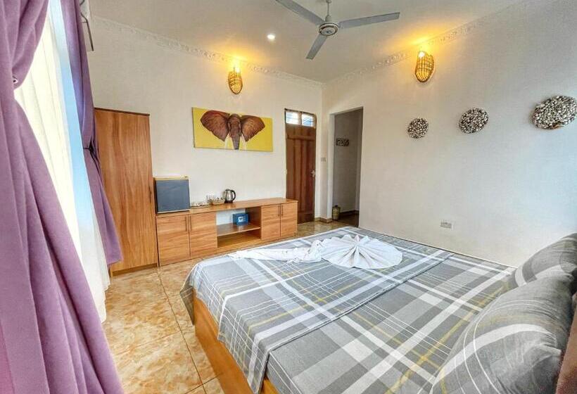 اتاق لوکس با تخت بزرگ, Max Hotel Nungwi