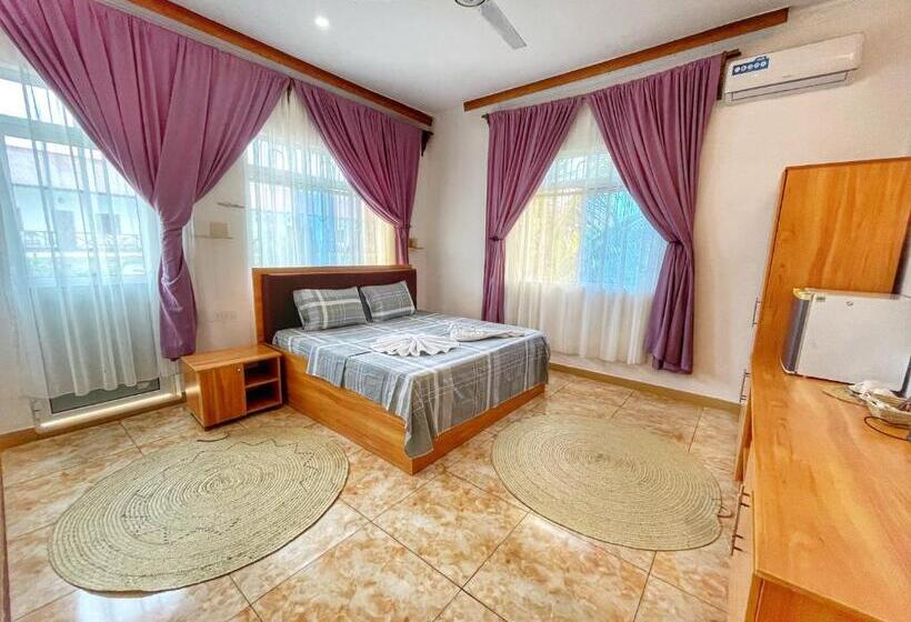 اتاق لوکس با تخت بزرگ, Max Hotel Nungwi