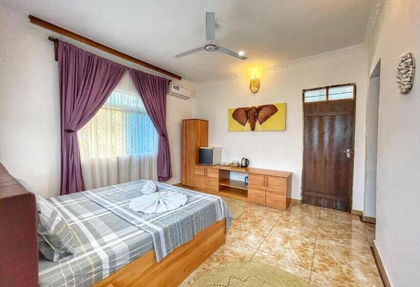 اتاق لوکس با تخت بزرگ, Max Hotel Nungwi