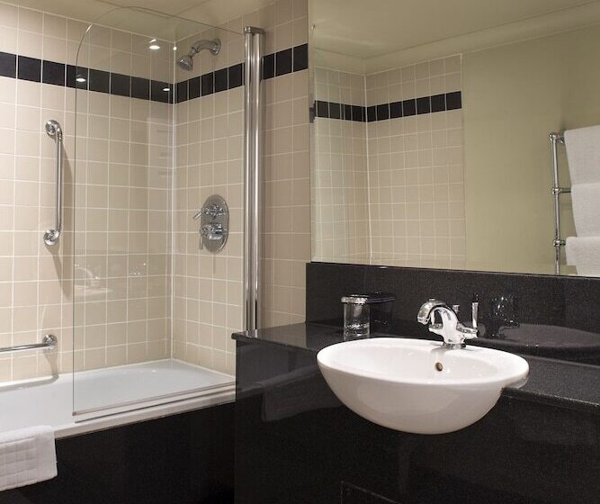 Классический Номер, Brandshatch Place & Spa