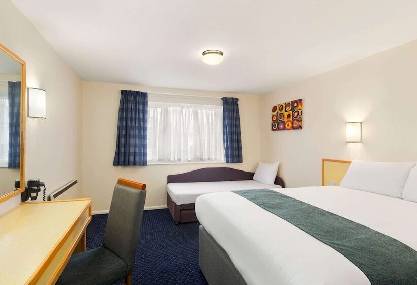 Номер Стандарт Двуспальная Кровать, Days Inn Sutton Scotney South