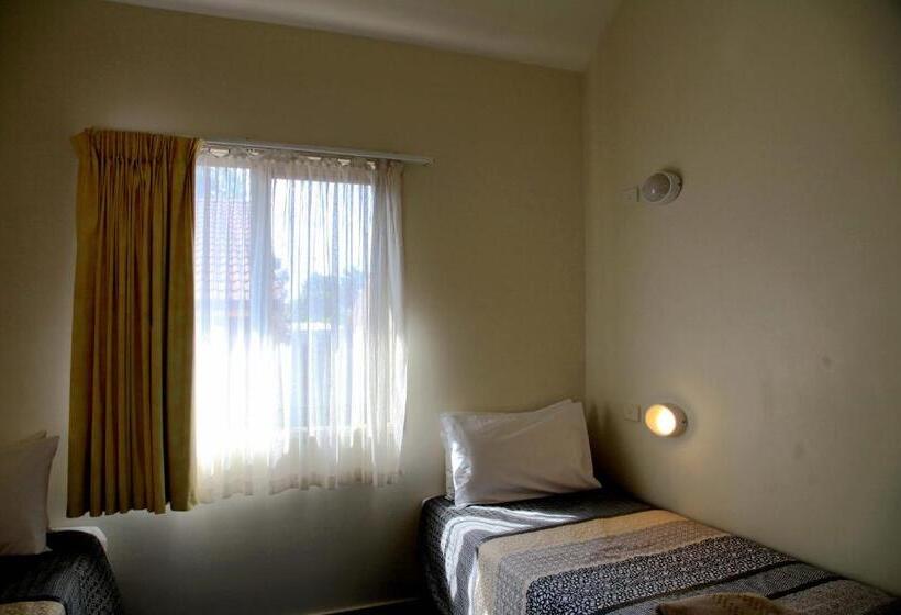 Апартаменты 2 Спальни, Travellers Motor Village