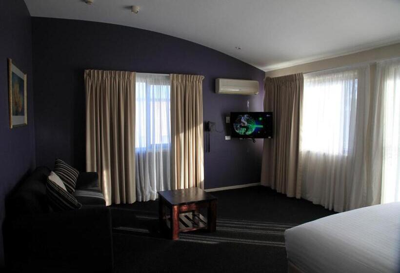 Семейное Студио, Travellers Motor Village