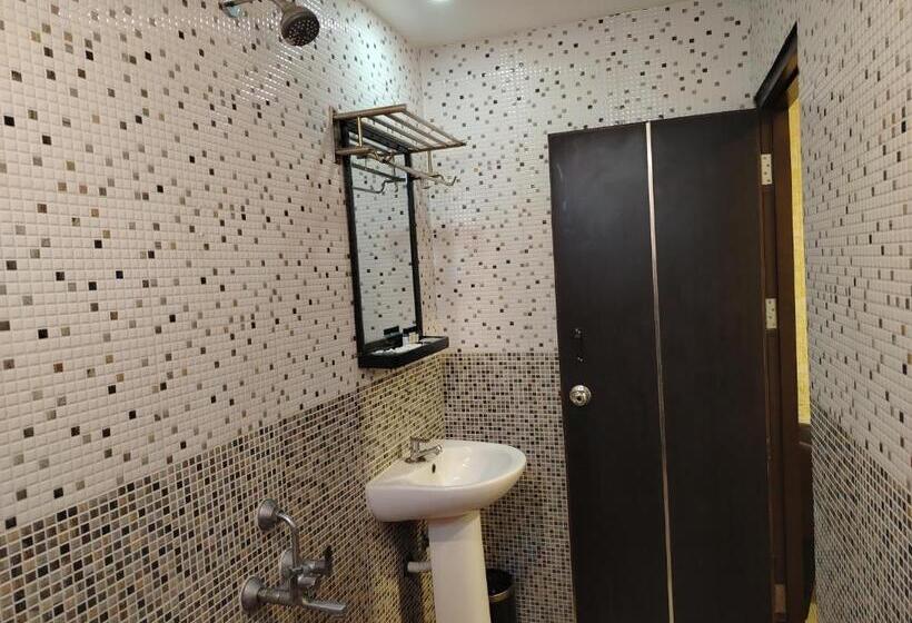 Deluxe Room, Sampath