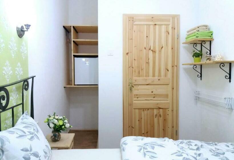 اتاق استاندارد با سرویس بهداشتی مشترک, Guest House Izola