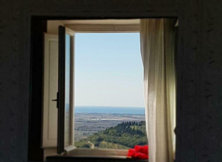 سوییت با چشم‌انداز دریا, Sestosenso Suites