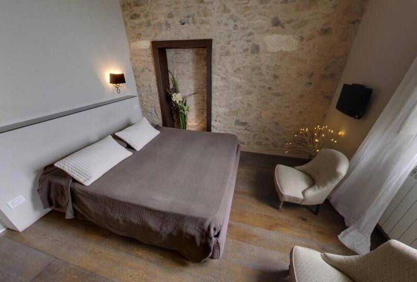 سوییت با چشم‌انداز دریا, Sestosenso Suites