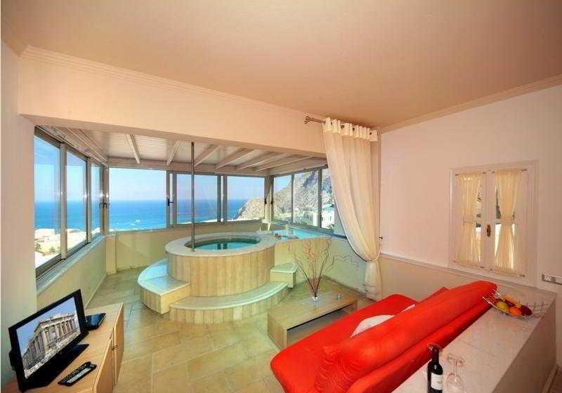 سوئیت جونیور با ماساژ آبی, Antinea Suites Hotel & Spa