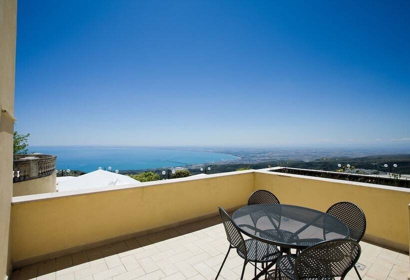 Полулюкс Вид на Бассейн, Palace Hotel San Michele