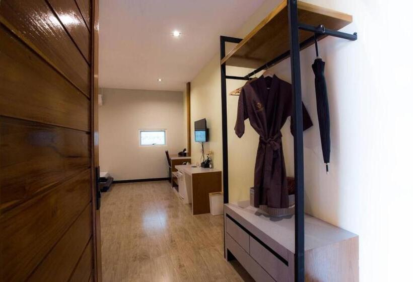 带大床的高级房间, The Sun Resort Ratchaburi
