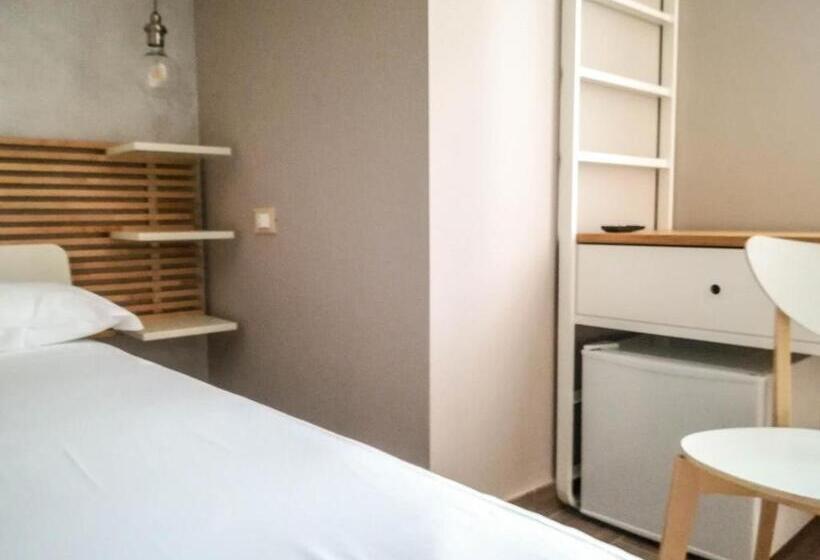 اتاق استاندارد, A.j. B&b