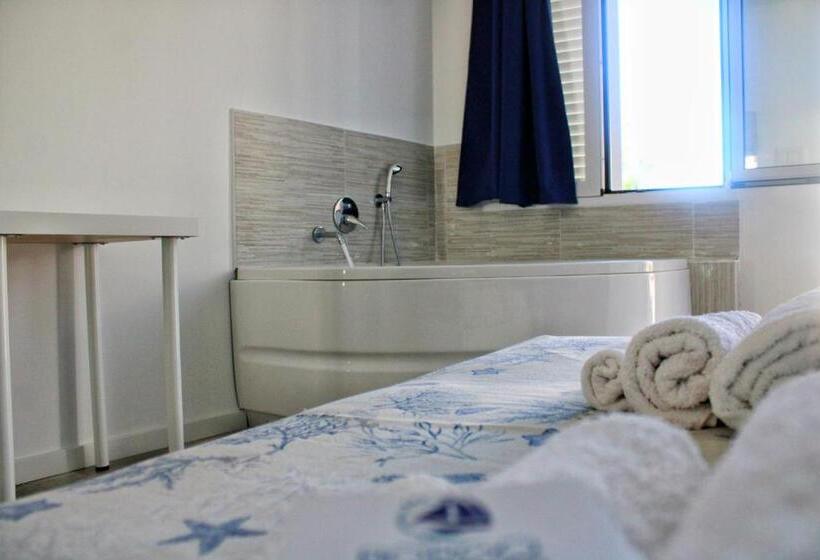 Номер Стандарт с Гидромассажем, Borgo Marino Suite B&b