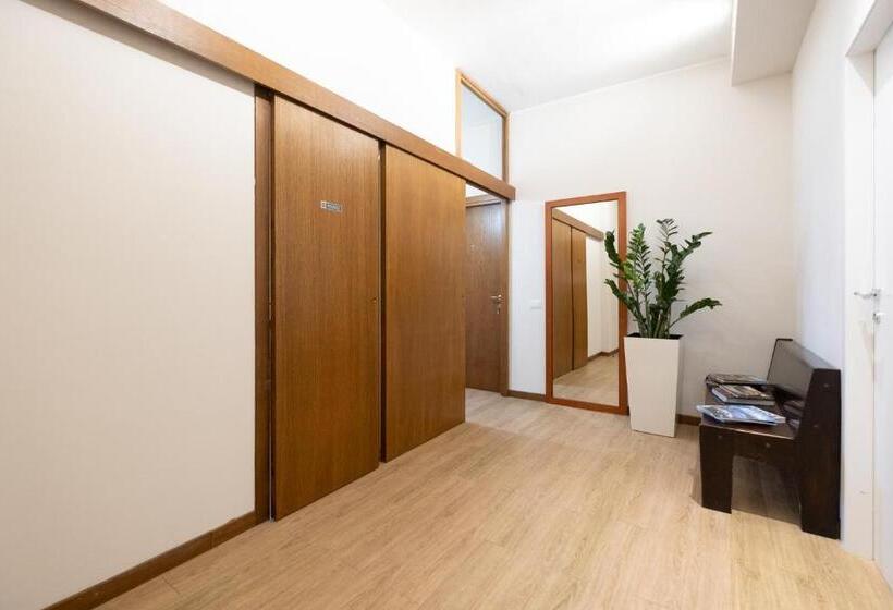 اتاق استاندارد با تراس, Cute & Cozy Rooms Train Station