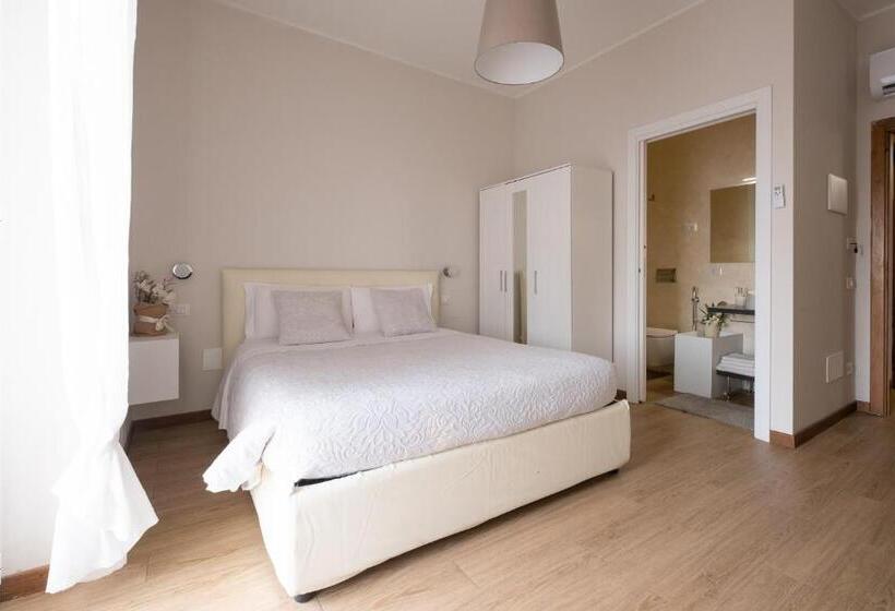 اتاق استاندارد با تراس, Cute & Cozy Rooms Train Station