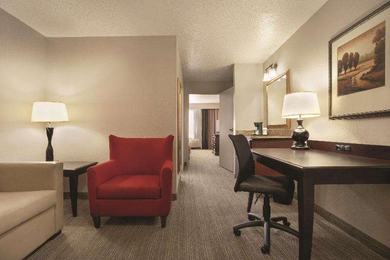 سوئیت با تخت بزرگ, Country Inn & Suites By Radisson, Moline Airport, Il