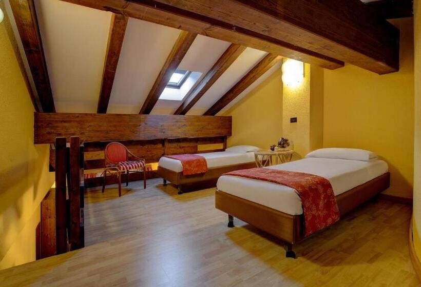 Четырехместный Номер Стандарт, Ih Hotels Courmayeur Mont Blanc